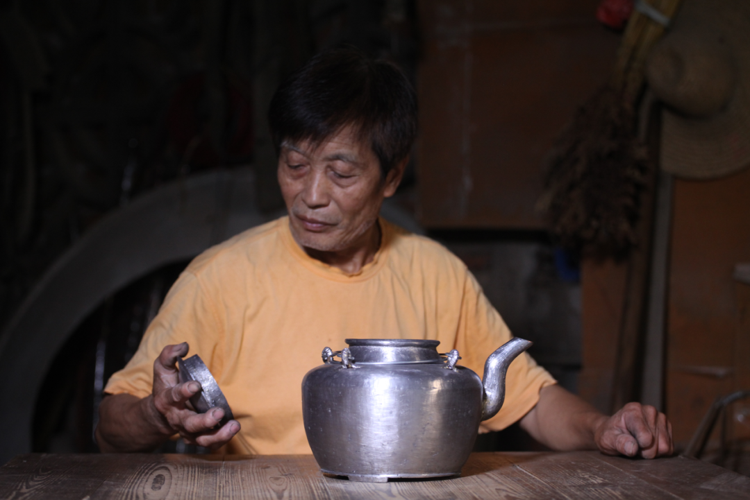匠心铸精品：信丰小河客家锡壶制作工艺摘得国家级技能大奖